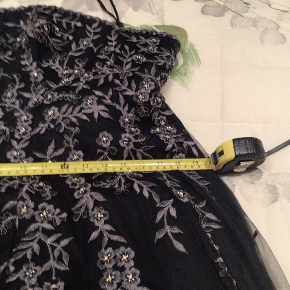 💕3X HP💕⬇️PD⬇️Mon Cheri Black with silver evening ball gown with matching shawl - Picture 11 of 12